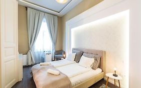 Spacious Luxury Apartment At The Heart Of Budapest